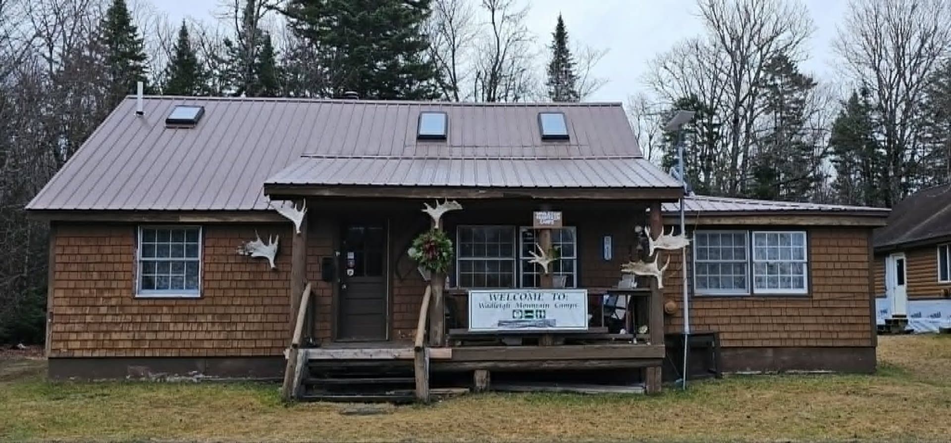 Wadleigh Mountain Camps lodge with antler display